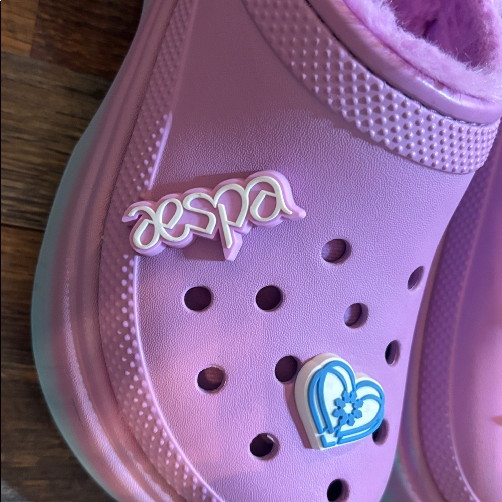 AESPA X CROCS Pink Fuzzy Platform Clogs - Picture 2 of 7